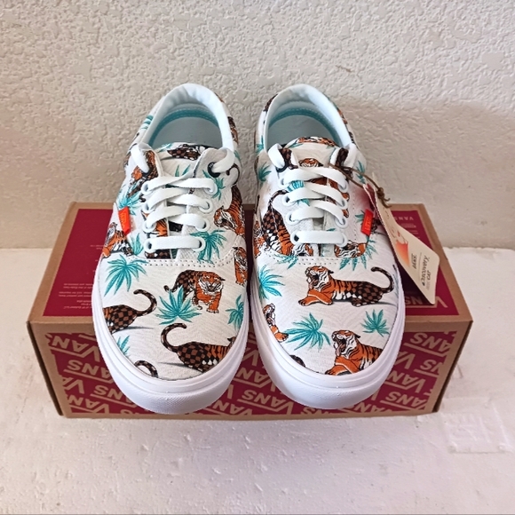 Vans - Picture 2 of 4